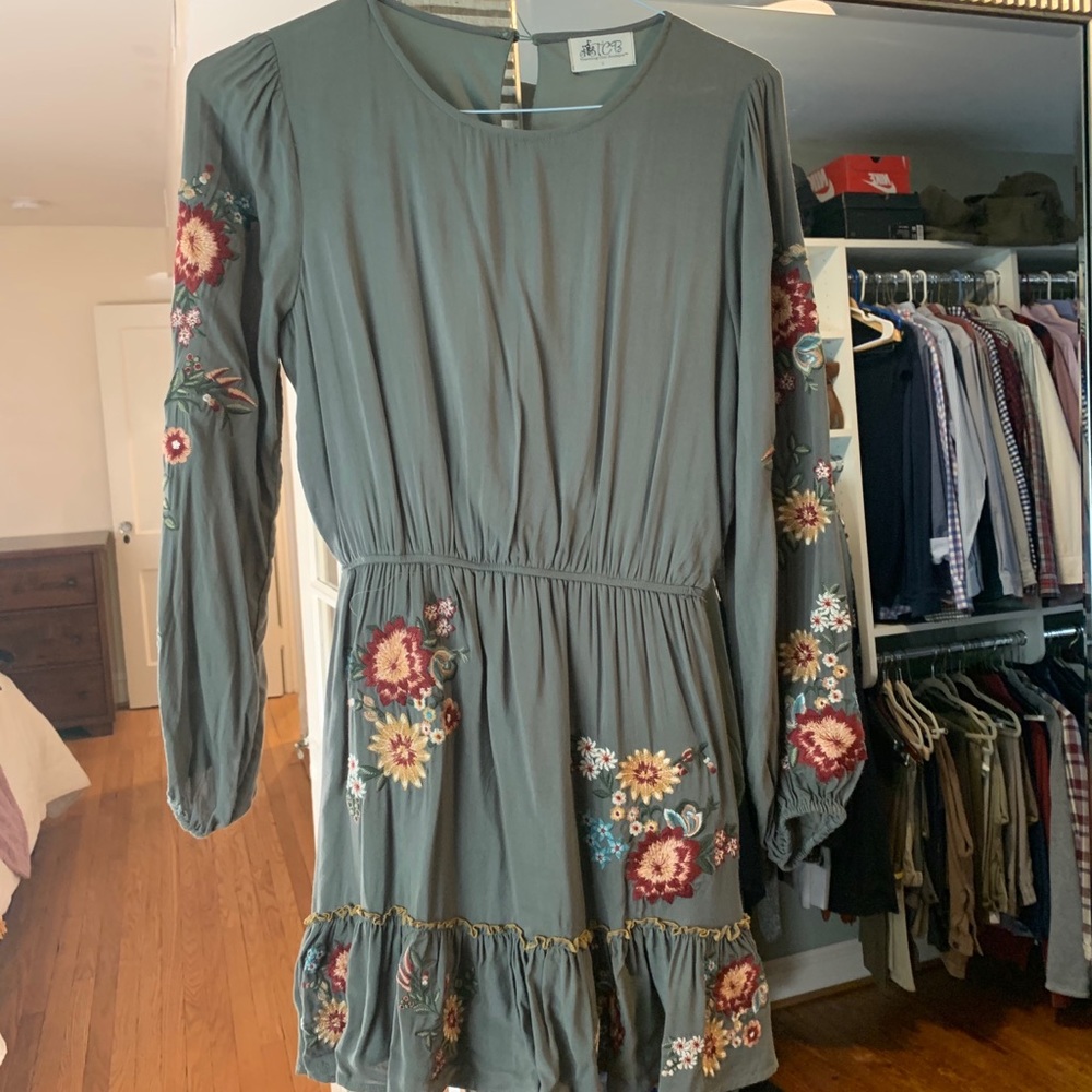 Embroidered long sleeve dress